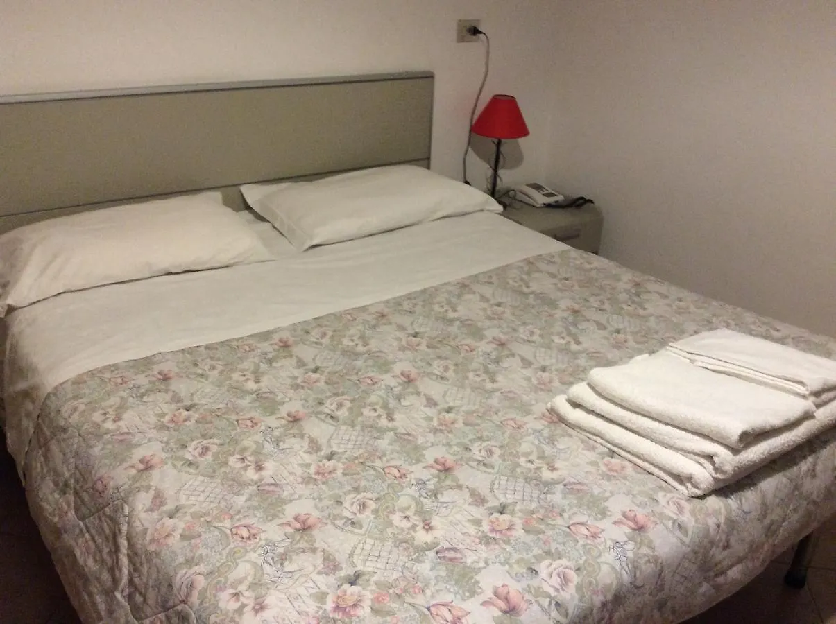 فندق كيافاري Albergo Entella